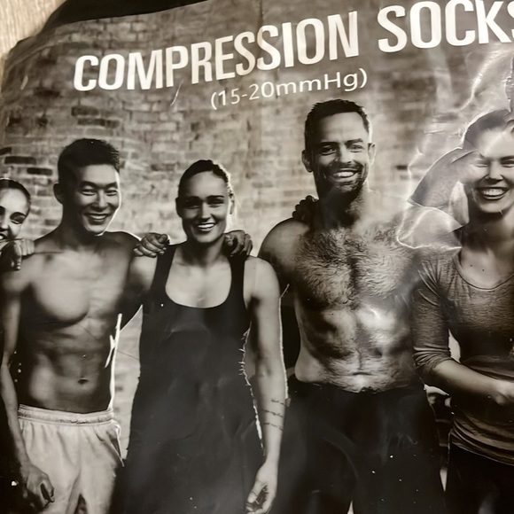 Nwt compression socks. S/m pack of 8 - Picture 3 of 4